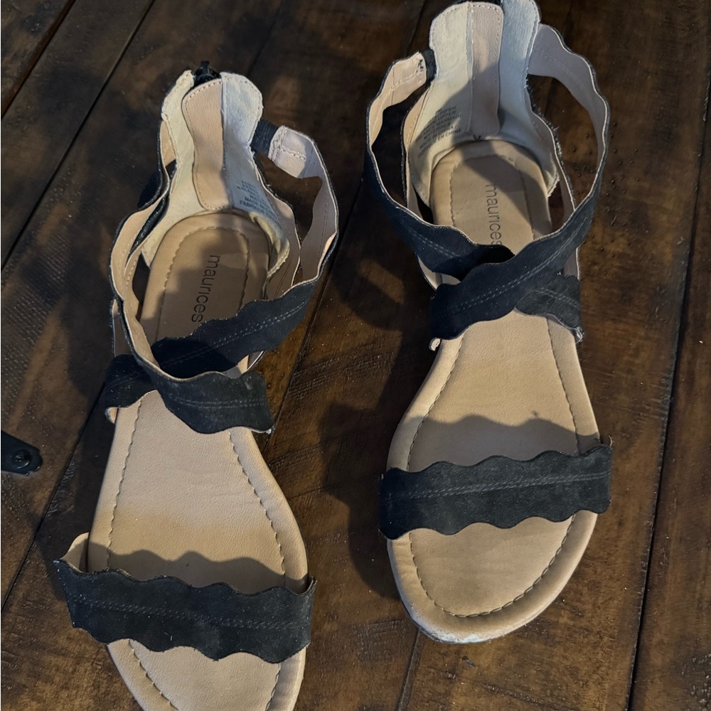 Maurices Black Scalloped-Strap Women's Sandals, size 8